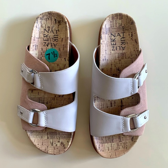 NWT- NATURALIZER MADIGAS SLIDES - Picture 2 of 7